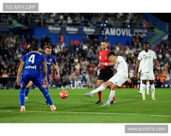 居莱尔 vs 贝林厄姆:未来核心成长路径与战术适配差异分析 居莱尔 vs 贝林厄姆:未来核心成长路径与战术适配差异分析