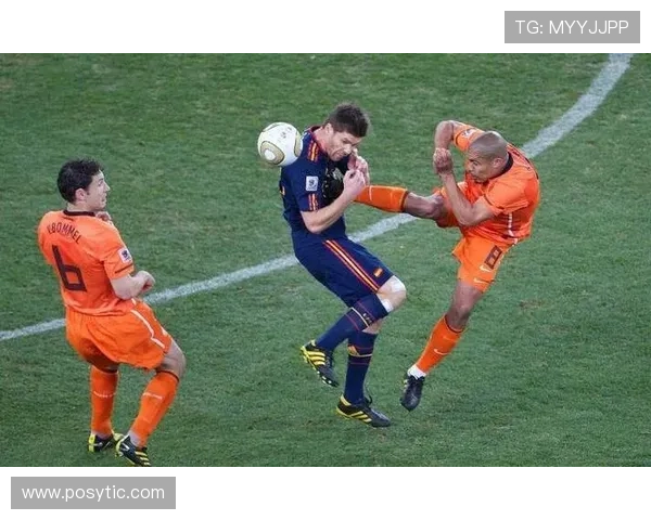 德容 vs 布斯克茨:后腰位置理解与战术执行差异 德容 vs 布斯克茨:后腰位置理解与战术执行差异